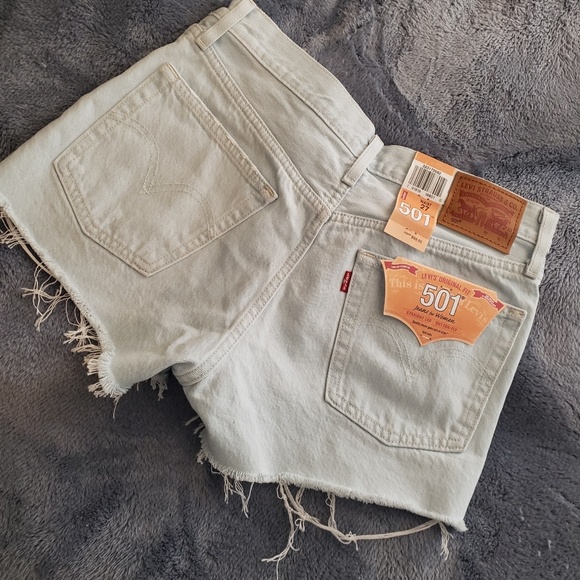 Levi's Pants - NWT Levi's Denim Shorts Button Fly 27